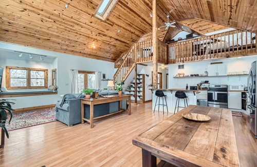 Delaware Cabin | Peaceful Wooded River Retreat to relax, recharge and to make memories.