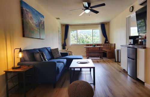 Oakhurst House | Peaceful Yosemite Retreat-King Suite-Pet Friendly
