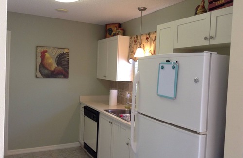 San Pedro Villas House | Peacefully & Conveniently Located w/BBQ Grill & FREE WiFI! ALL Pets Welcome!