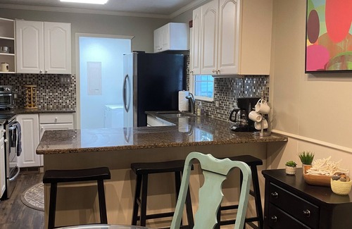 Peachtree City House | Peachtree City Ranch with full basement mother-in-law apartment.nn