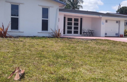 Miramar House | Peak Fun Drive. Open Clean Home. 2.5 bathrooms