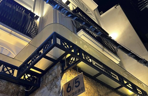 Bach Dang Riverside Apartment | Peanuts Home - Central HCM, 5 mins to Bui Vien | Full Kitchenette & Free Laundry