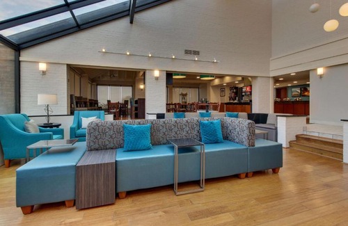 Airport Township Hotel | Pear Tree Inn St. Louis Airport