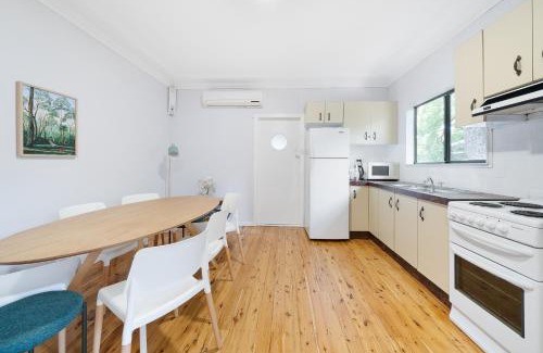 Pearl Beach House | Pearl Beach Semi - 2 min to sand & sea - Lilly