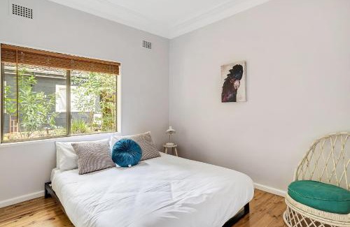 Pearl Beach House | Pearl Beach Semi - 2 min to sand & sea - Lilly