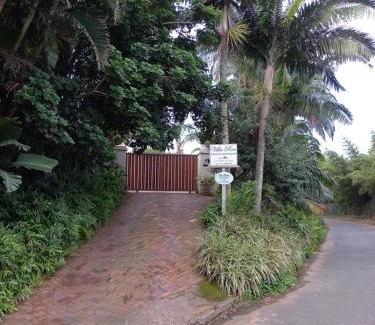 Umhlali Beach Apartment | Pebble Cove Outside Room - Private Entrance - Twelve square metres, Salt Rock Ballito