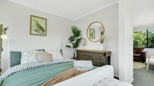 Repton House | Peking Duck - Sleeps 7, Luxe Riverside Retreat