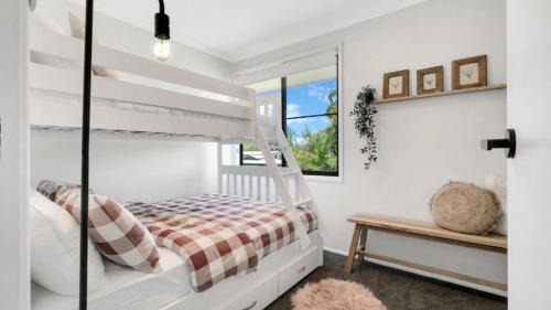 Repton House | Peking Duck - Sleeps 7, Luxe Riverside Retreat