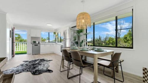 Repton House | Peking Duck - Sleeps 7, Luxe Riverside Retreat