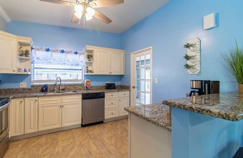 Harbor Hills House | Pelican Point- PoolHouseByBeach