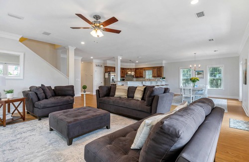 Ocean Springs Apartment | Pelican View Beach House - Private Beach!