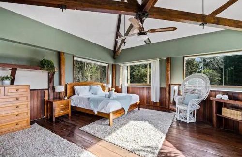 Pemberton House | Pemberton Forest View Retreat