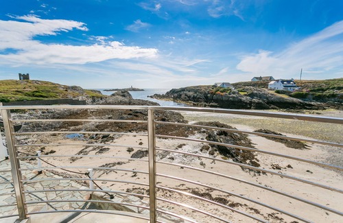 Rhoscolyn Cottage | Pen y Graig - an on the beach that sleeps 10 guests in 5 bedrooms