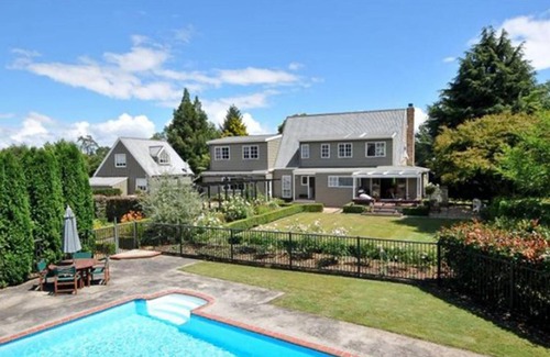 Tamahere House | Pencarrow Rose with Spa pool and Gym and Pool. near Fieldays andAvantidrome
