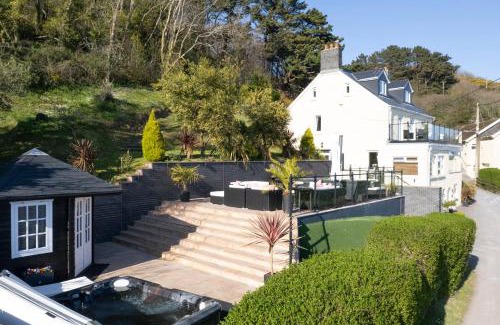 Pendine Villa | Pendine Sands Edith Villas - a luxury seaside home with beautiful sea views