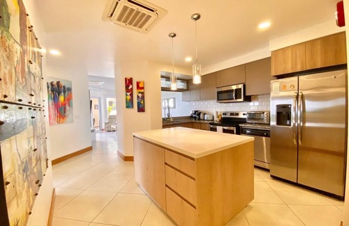 Playa Langosta Apartment | Peninsula 23 ✰ Ocean view ✰ Brandnew Lux 2Bdr✰ Fast wifi ✰ Fantastic amenities