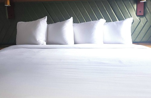 Oakford Hotel | Penn Lodge Hotel & Suites