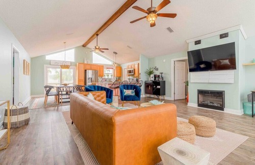 Toilla Segunda House | Pensacola Beach Family Vacation Home w/Hot Tub