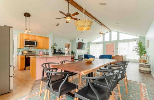 Toilla Segunda House | Pensacola Beach Family Vacation Home w/Hot Tub