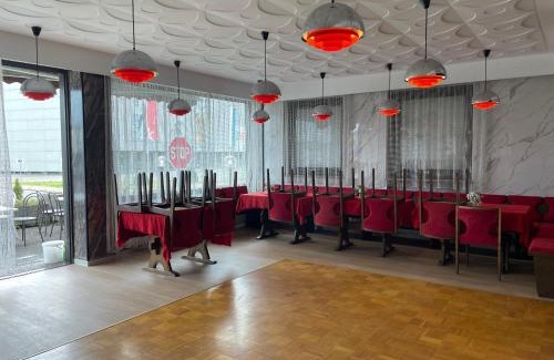 Rain House | Pension De Lux Rain