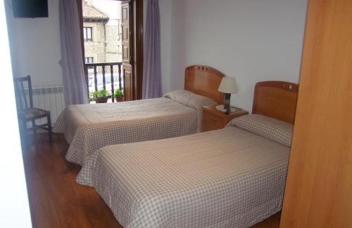Cabezon de la Sal House | Pension Gades