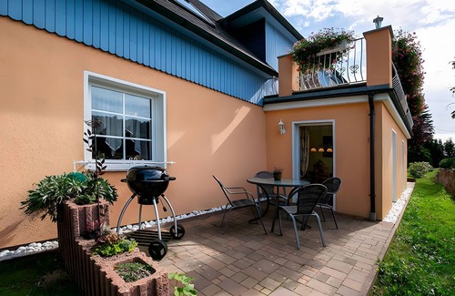 Bad Brambach Apartment | Pension 'Schmidt' with Lake View, Private Terrace and Wi-Fi