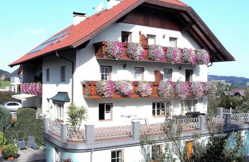 Koppl House | Pension Waldhof