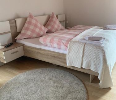 Erpfingen Bed & Breakfast | Pension zur Sonnenalb