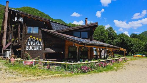 Lunca Jaristei House | PENSIUNEA IZVORUL BUCURIEI