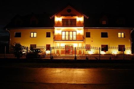 Otyn Bed & Breakfast | Pensjonat Korona