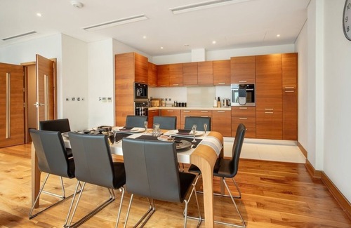 Churchill Apartment | Pent-House Battersea Power Station Hub
