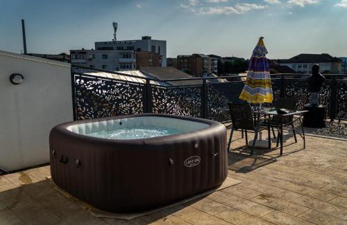 Tirgu Jiu Apartment | PentGarden penthouse jacuzzi