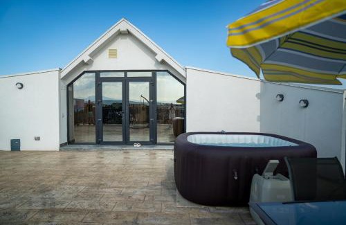 Tirgu Jiu Apartment | PentGarden penthouse jacuzzi