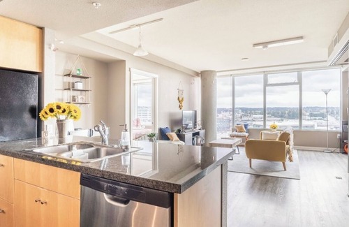 Northwest Bellevue Apartment | Penthouse 2b 2b +Gym +Yoga Room +Lounge +Pool +WiFi in Downtown Bellevue