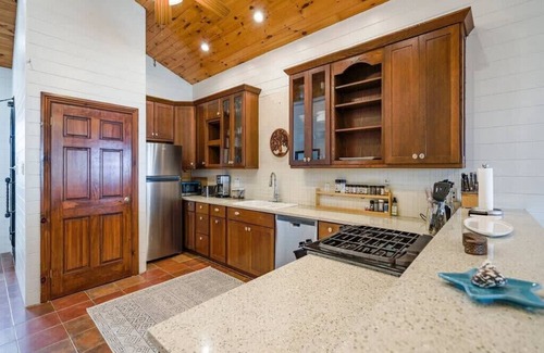 Northwest Point Condo | Penthouse 2Bd/2Bth Oceanfront Condo-Onsite Dining