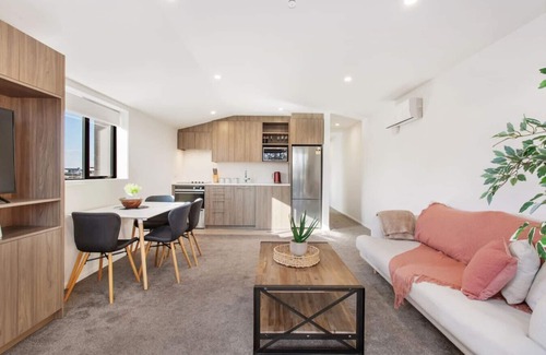 Addington Apartment | Penthouse Apartment Scenic Views-Spacious 2br