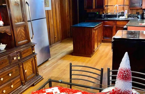 Doniphan County Cabin | Penthouse Cabin BOHO Loft, 3 balconies & Jetted Jacuzzi tub w/Sunset VIEW!