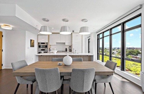 Shaw Bed & Breakfast | Penthouse | Downtown | Capitol Views | Luxury