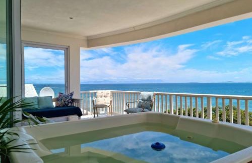 Gordons Bay Central Apartment | Penthouse on the beach, Jacuzzi with 3 bedrooms