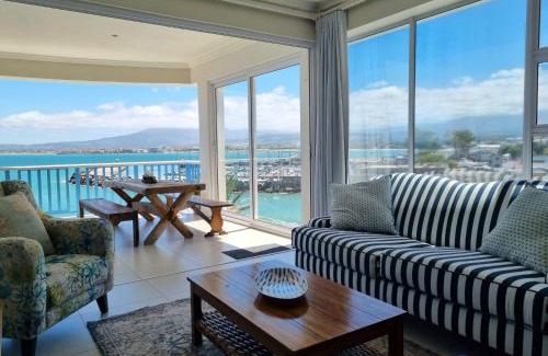 Gordons Bay Central Apartment | Penthouse on the beach, Jacuzzi with 3 bedrooms