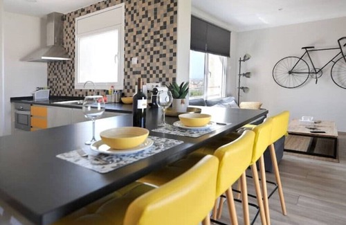 Figueres Apartment | Penthouse with Private Terrace in Front of the Dalí Museum!