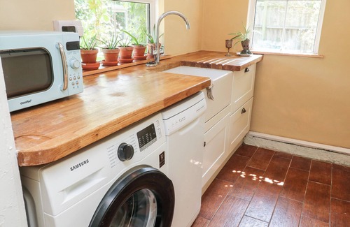 Kuggar Cottage | PENTIRA, pet friendly, country holiday cottage in Kuggar
