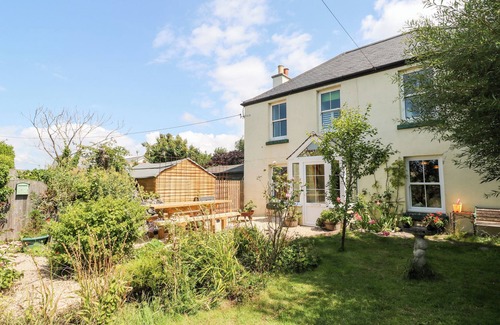Kuggar Cottage | PENTIRA, pet friendly, country holiday cottage in Kuggar