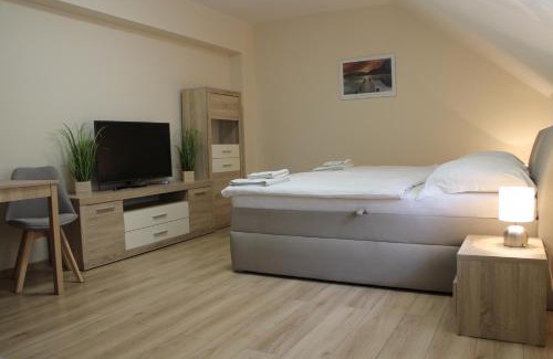 Hrinova House | Penzión *Anka