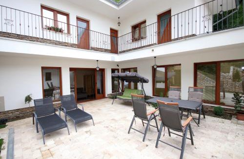 Filakovo House | Penzión Kállai a Vináreň