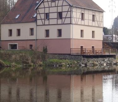 Brezova Bed & Breakfast | Penzion CERNY MLYN SOKOLOV