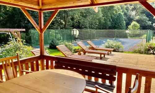 Houska Hotel | Penzion Kokorin Forest Villa