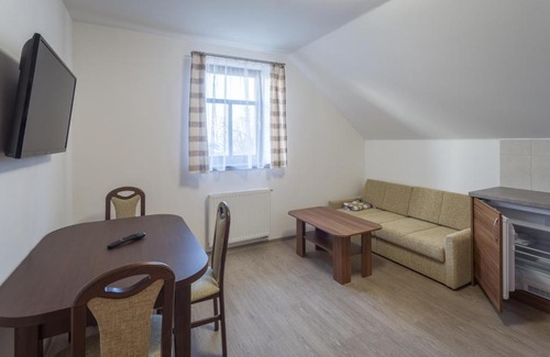 Jestrabi Apartment | Penzion Nivy Alice a Petra Jandových