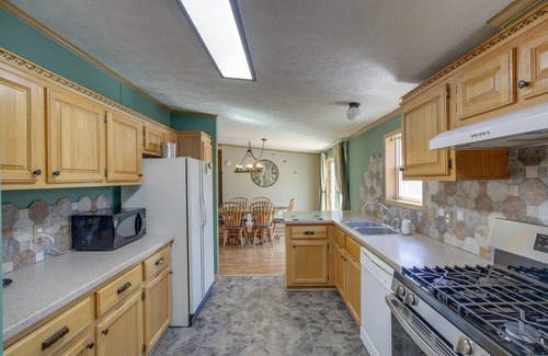 Lyndon Station House | People & Paws Home w/Fenced Yard by the Dells!