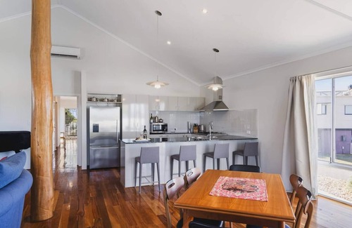 Peppermint Grove Beach House | Peppy Harmony House Coastal Calm on Geographe Bay